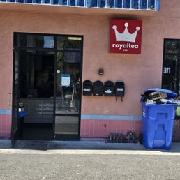 Exterior outside entrance of Royaltea USA - Storefront - Fremont, California Exterior outside entrance of Royaltea USA - Storefront - Fremont, California