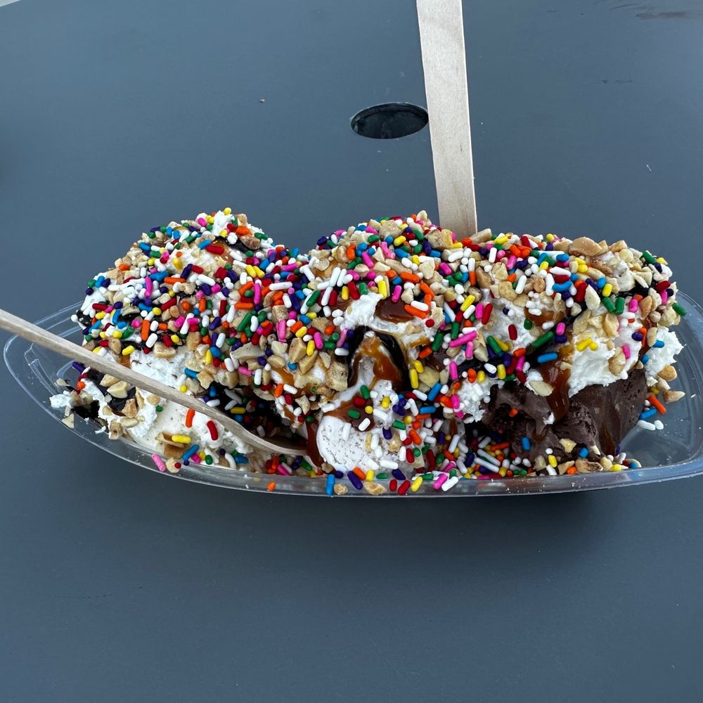 Banana Split (3 scoops) Banana Split (3 scoops)