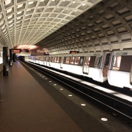Clean station and modern cars on the "7000" series. Clean station and modern cars on the "7000" series.