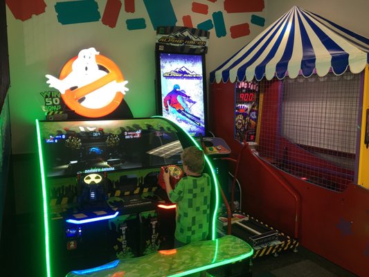 Chuck E. Cheese by null