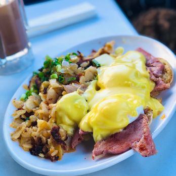 Babs Delta Diner - Traditional Eggs Benedict - Diners Near Me - Suisun City, California