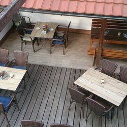 Restaurant Zum Chattenturm - Blick von unserem Balkon auf die Dachterrasse.