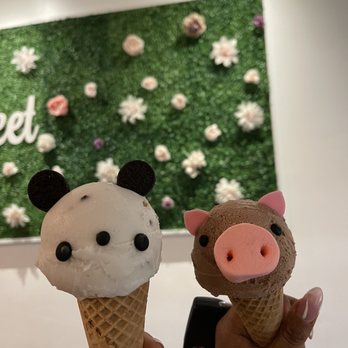 Eli's Ark - Coconut almond panda and chocolate pig - Gelato Near Me - Chicago, Illinois