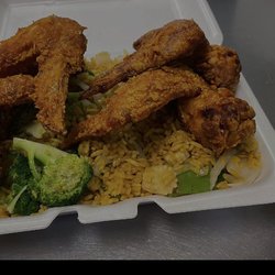 Fried chicken wing with vegetables fried rice