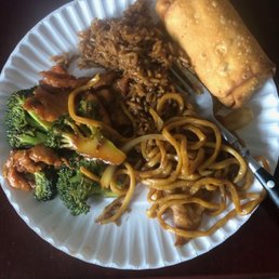 chicken with broccoli, plain fried rice, chicken lo mein, and an egg roll. chicken with broccoli, plain fried rice, chicken lo mein, and an egg roll.
