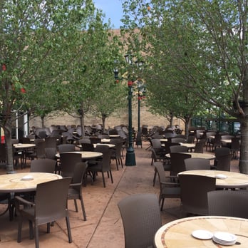 Moretti's Ristorante and Pizzeria - Fantastic outdoor seating area - Italian Near Me - Chicago, Illinois Moretti's Ristorante and Pizzeria - Fantastic outdoor seating area - Italian Near Me - Chicago, Illinois