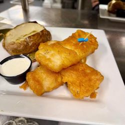 Famous Fish Fry
3 piece batter fried Haddock with side choice and one trip to our always fresh Soup & Salad Bar!