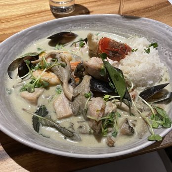 Duke's La Jolla - Seafood Hot Pot - New American Near Me - La Jolla, California