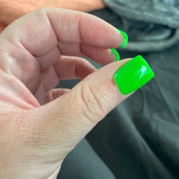 My thumb was bleeding after repeatedly having the drill rammed into my cuticle.