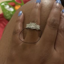 Gold Diamond & Co - Large ring that slides down my finger still