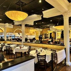 Bravo! Italian Kitchen - Dining room