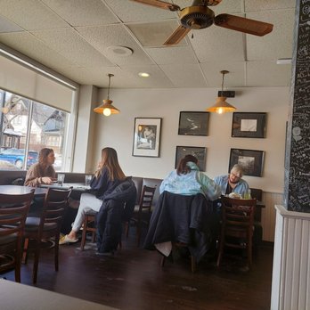 Que Viet - people sitting at tables in a restaurant - Vietnamese Near Me - Minneapolis, Minnesota Que Viet - people sitting at tables in a restaurant - Vietnamese Near Me - Minneapolis, Minnesota