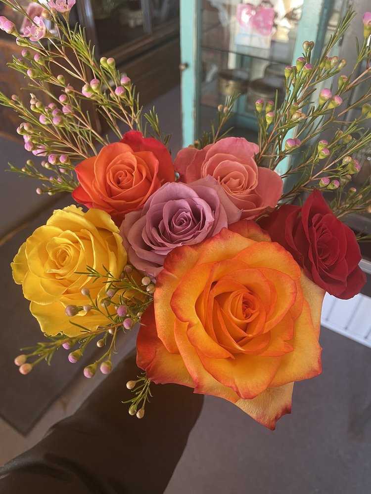 DUNDEE FLORIST Updated August 2024 17 Photos & 32 Reviews 675 N