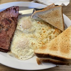 Hen house cafe - Two 2 Egg Breakfast with Hash Browns and ham, white toast