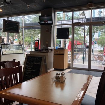 Bravo's Pizza - a view of the outside of the restaurant - Italian Near Me - Sarasota, Florida