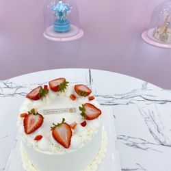 statham's cake museum - Strawberry birthday cake