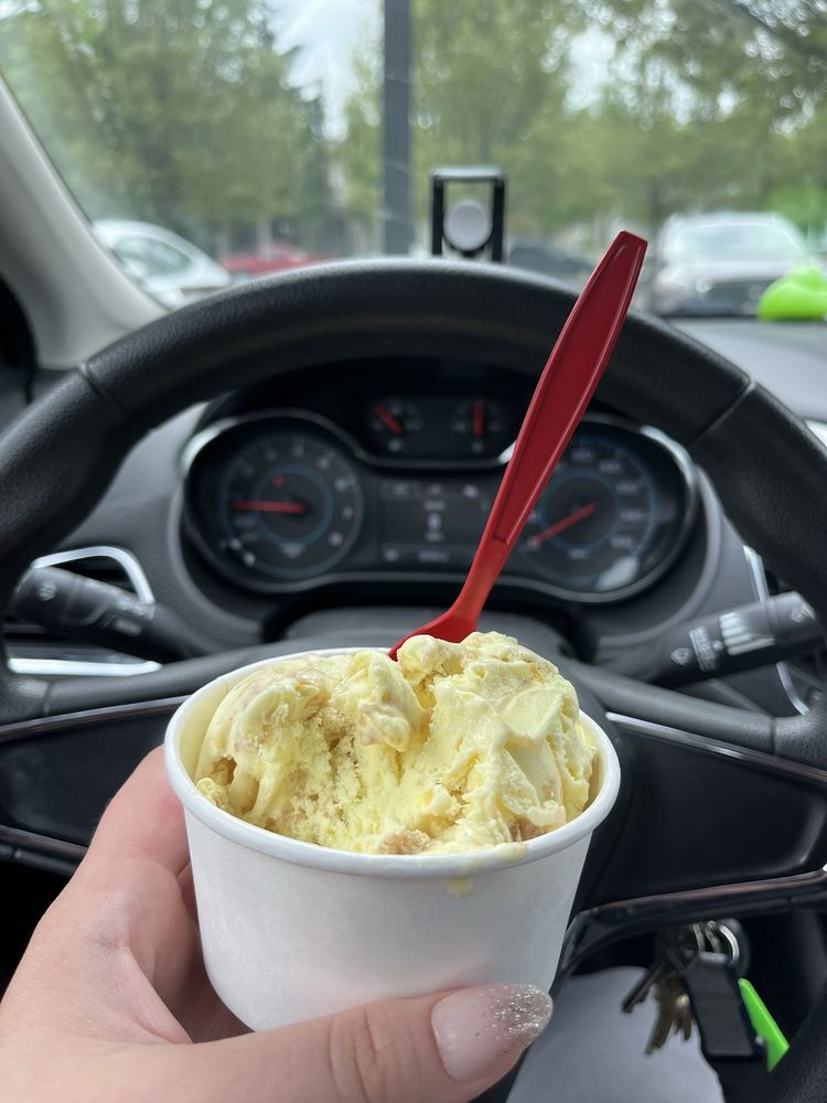 Ruby’s Sandwich & Ice Cream Shoppe Logo