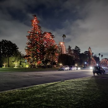 St. Albans Rd. Xmas Lighting - Christmas 2021 - Festivals Near Me - San Marino, California