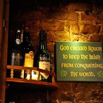 Failte - a sign on a brick wall in a pub - Pubs Near Me - New York, New York Failte - a sign on a brick wall in a pub - Pubs Near Me - New York, New York