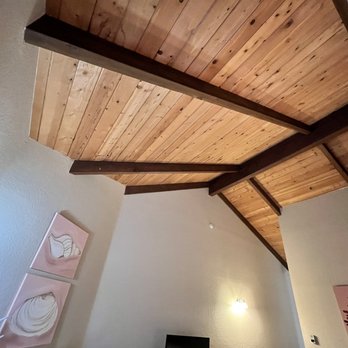 Merritt House Hotel - The wooden ceiling - Hotels Near Me - Monterey, California Merritt House Hotel - The wooden ceiling - Hotels Near Me - Monterey, California