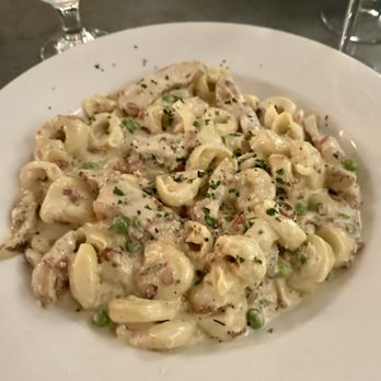 Consiglio's Restaurant - tortellini carbonara with chicken - Italian Near Me - New Haven, Connecticut Consiglio's Restaurant - tortellini carbonara with chicken - Italian Near Me - New Haven, Connecticut