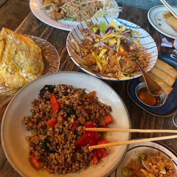 Saranrom Thai - Thai Near Me - Elmhurst, New York