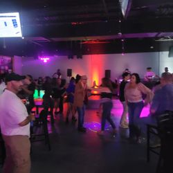 Lounge Bar 40 - A beautiful spot to have fun all the games on the weekend ufc boxing ppv great food drinks is on point kids welcome doing the day