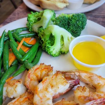 Quarterdeck - Mesquite shrimp and veggies are brilliant - Seafood Near Me - Arlington, Virginia