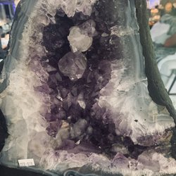 Neon Rock Shop - Amethyst cathedrals
