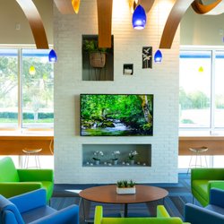 Honest1 Auto Care - Customer Lounge