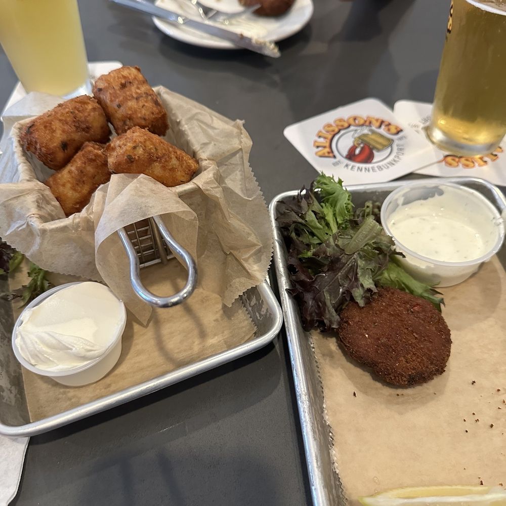Alisson's Restaurant - Tater tots, crab cakes. - Seafood Near Me - Kennebunkport, Maine Alisson's Restaurant - Tater tots, crab cakes. - Seafood Near Me - Kennebunkport, Maine