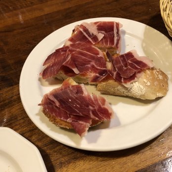 Tempranillo - Jamon + tomato - Wine Bars Near Me - Madrid, M Tempranillo - Jamon + tomato - Wine Bars Near Me - Madrid, M