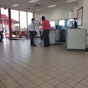 Discount Tire - Interactions with employees within 6ft. - Tires Near Me - Austin, Texas