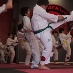 A Mother Goose Academy - Taekwondo class.