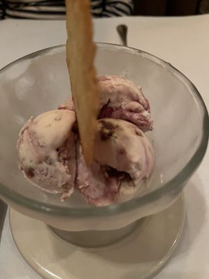 Pirogue Grille by null