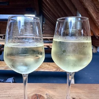 Rontoms - Wining for happy hour - Lounges Near Me - Portland, Oregon