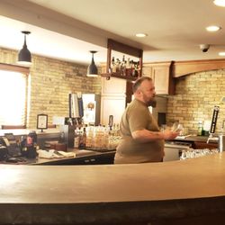Ray's Growler Gallery & Wine Bar
