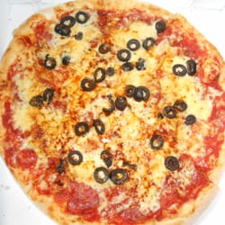 Pizza Fiamma - Pizza Diavolo mit extra Oliven