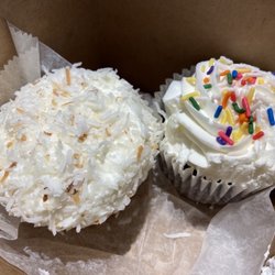 Out Of The Oven Bakery - Amazing frosting & cupcake, perfectly balanced flavor!