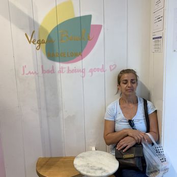 Vegan Bowls - Entrance waiting area. - Vegan Near Me - Barcelona, B Vegan Bowls - Entrance waiting area. - Vegan Near Me - Barcelona, B