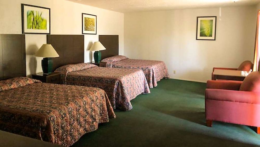 WAYFARER INN Updated August 2024 119 Photos 2901 Williams Ave