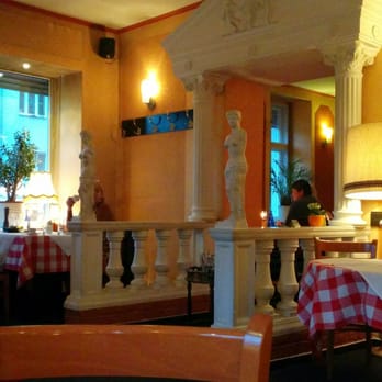 Taverna Olympia - Eher traditionell eingerichtet: Die beiden Gasträume. - Greek Near Me - Berlin, BE