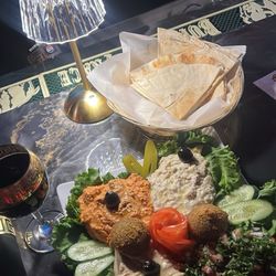 Ranoush - Vegetarian platter, 12 Hands Cabernet