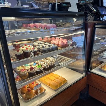 Liliha Bakery - Bakeries Near Me - Honolulu, Hawaii