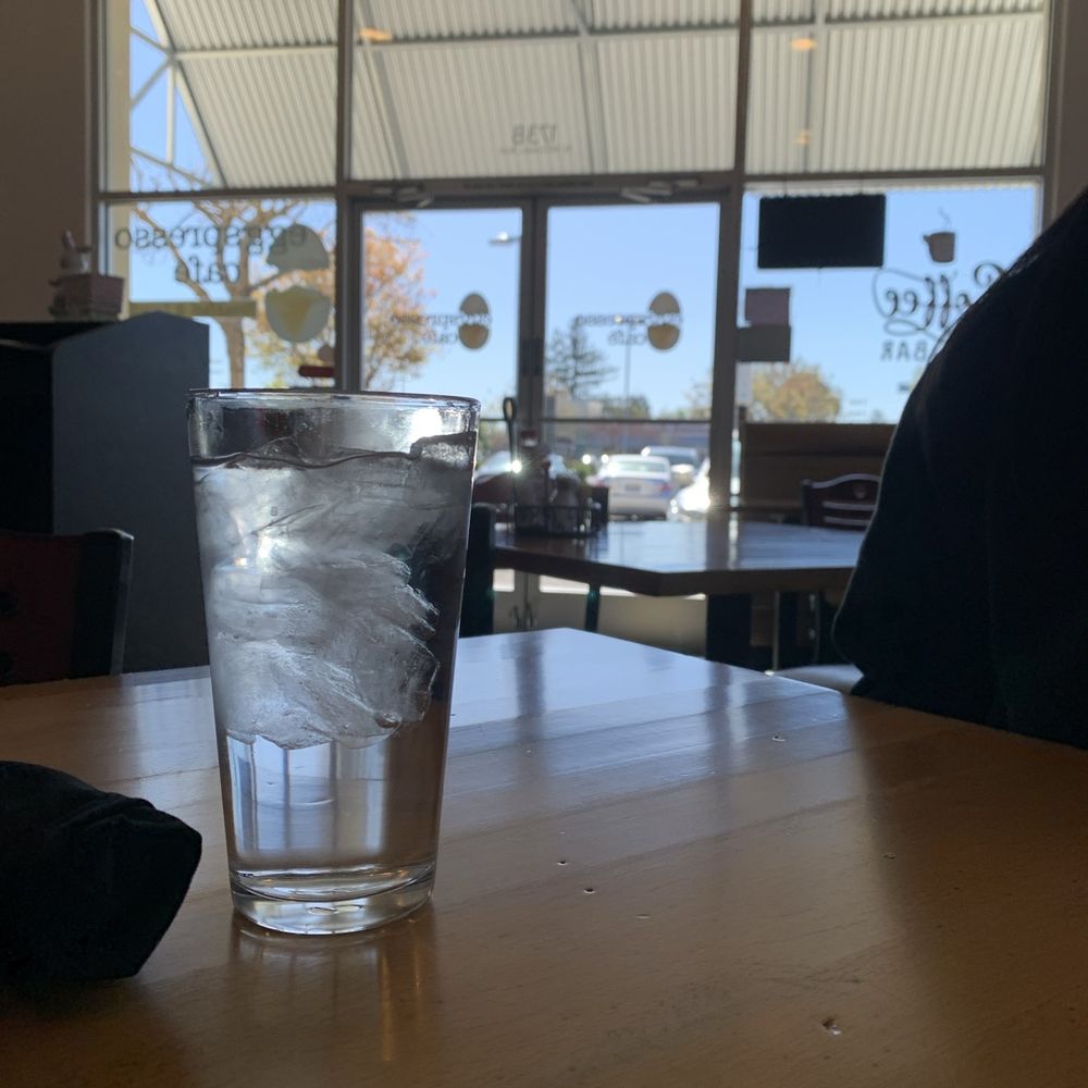 Eggspresso - Iced water & front door display - Breakfast & Brunch Near Me - Petaluma, California Eggspresso - Iced water & front door display - Breakfast & Brunch Near Me - Petaluma, California