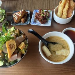 Poke bento