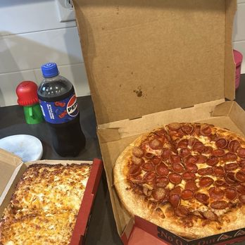 Pizza Hut - Pizza and garlic bread sticks - Chicken Wings Near Me - Sherrills Ford, North Carolina Pizza Hut - Pizza and garlic bread sticks - Chicken Wings Near Me - Sherrills Ford, North Carolina