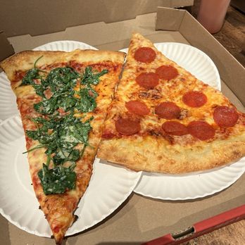 Benny Diforza's - Spinach and garlic and then the pepperoni - Pizza Near Me - Alexandria, Virginia