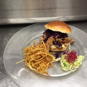 Puckys Kneipe - Hausgemachter Pulled-Pork Burger. - German Near Me - Nettetal, NW Puckys Kneipe - Hausgemachter Pulled-Pork Burger. - German Near Me - Nettetal, NW