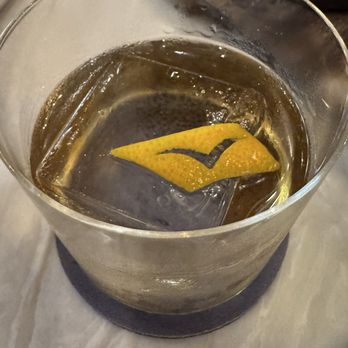 Senia - Cocktail Bars Near Me - Honolulu, Hawaii